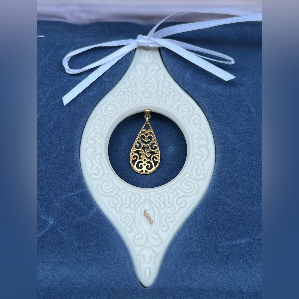 WEDGWOOD Millenium Gems Ornament - Good Fortune